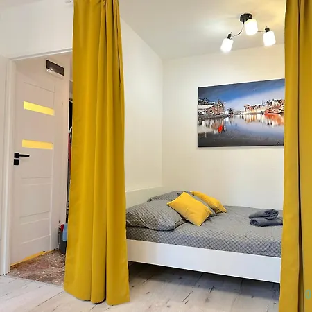 Honey Apartment- Cozy Retreat, 10 Minutes To Old Town Apartment *
