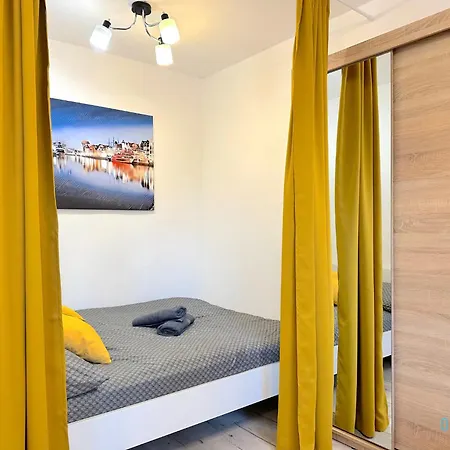 Honey Apartment- Cozy Retreat, 10 Minutes To Old Town Apartment Danzig