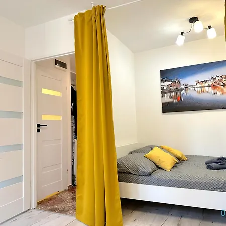 Honey Apartment- Cozy Retreat, 10 Minutes To Old Town 格但斯克