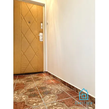 Honey Apartment- Cozy Retreat, 10 Minutes To Old Town דירה *