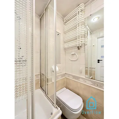 Honey Apartment- Cozy Retreat, 10 Minutes To Old Town דירה גדנסק